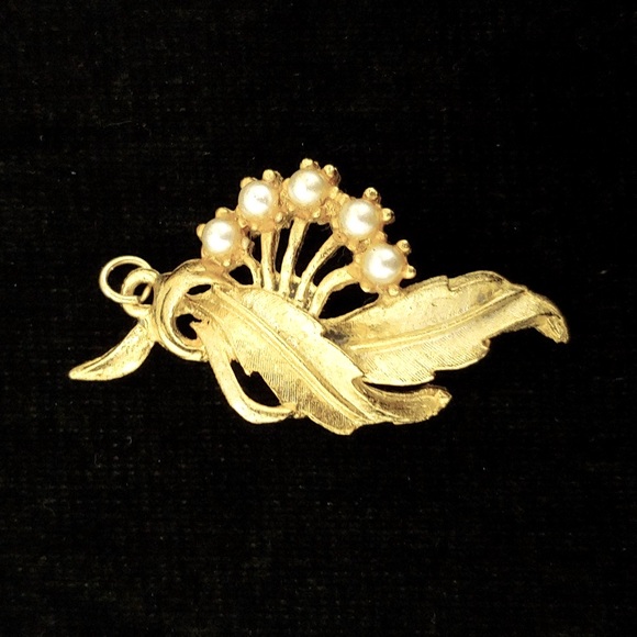 Jewelry - Gold & Pearl Pendant